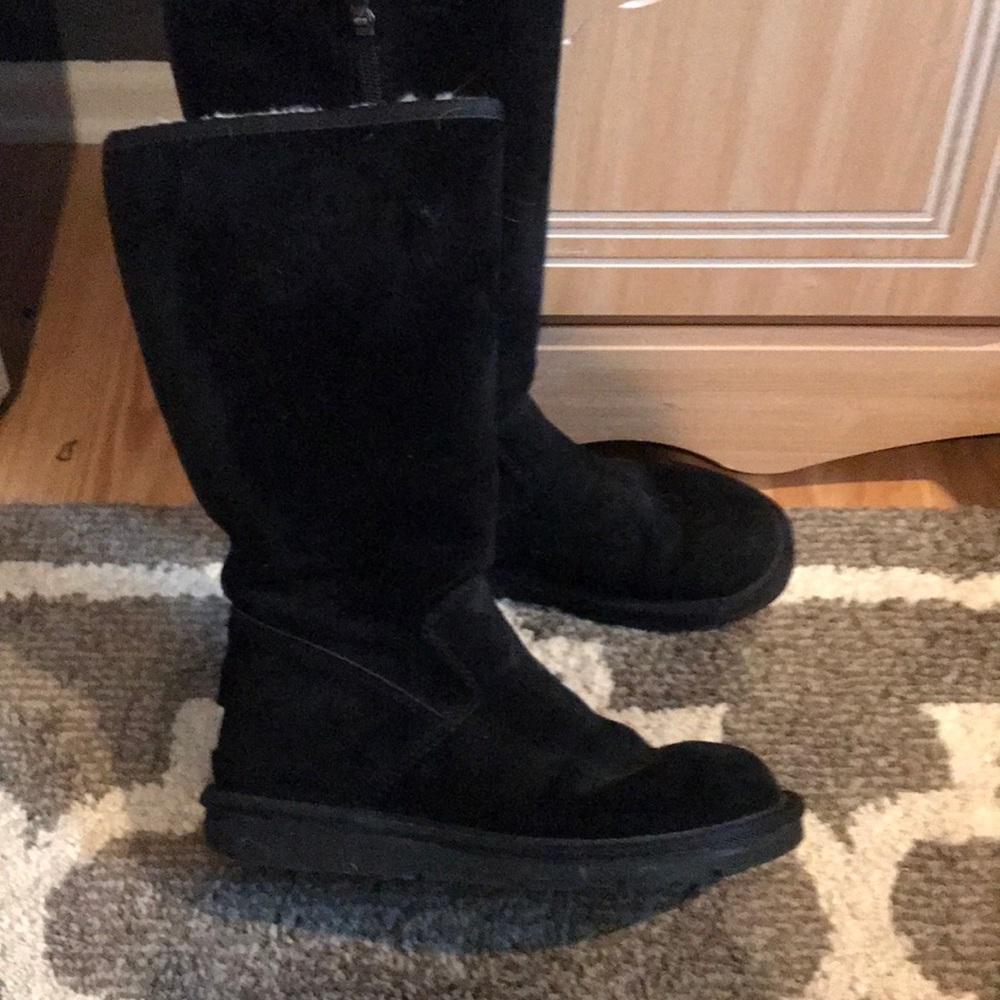 Ugg boots with zipper