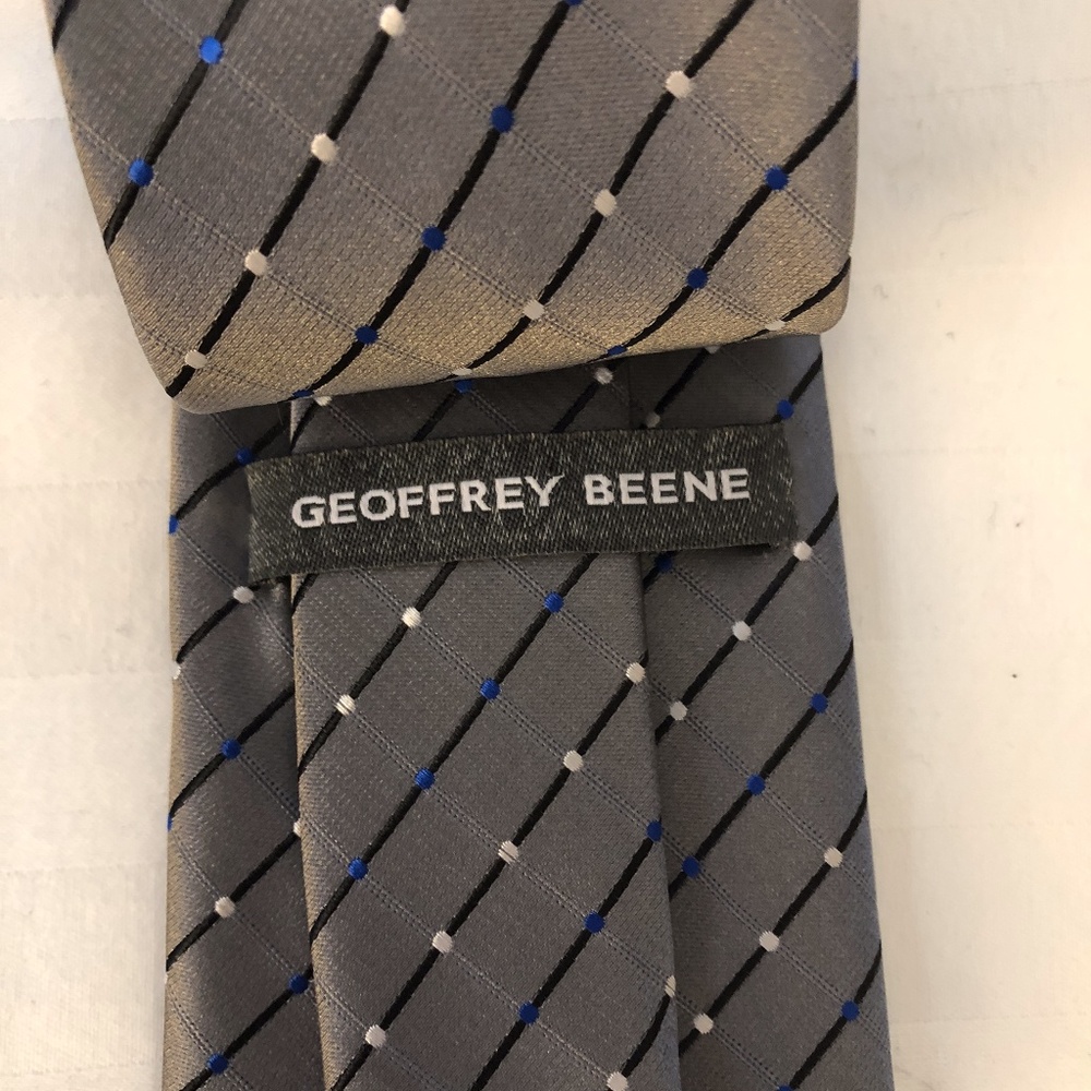 Geoffrey Beene Gray, Blue, and White Patterned Tie