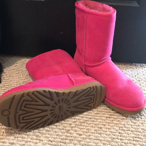 Ugg - Picture 2 of 2