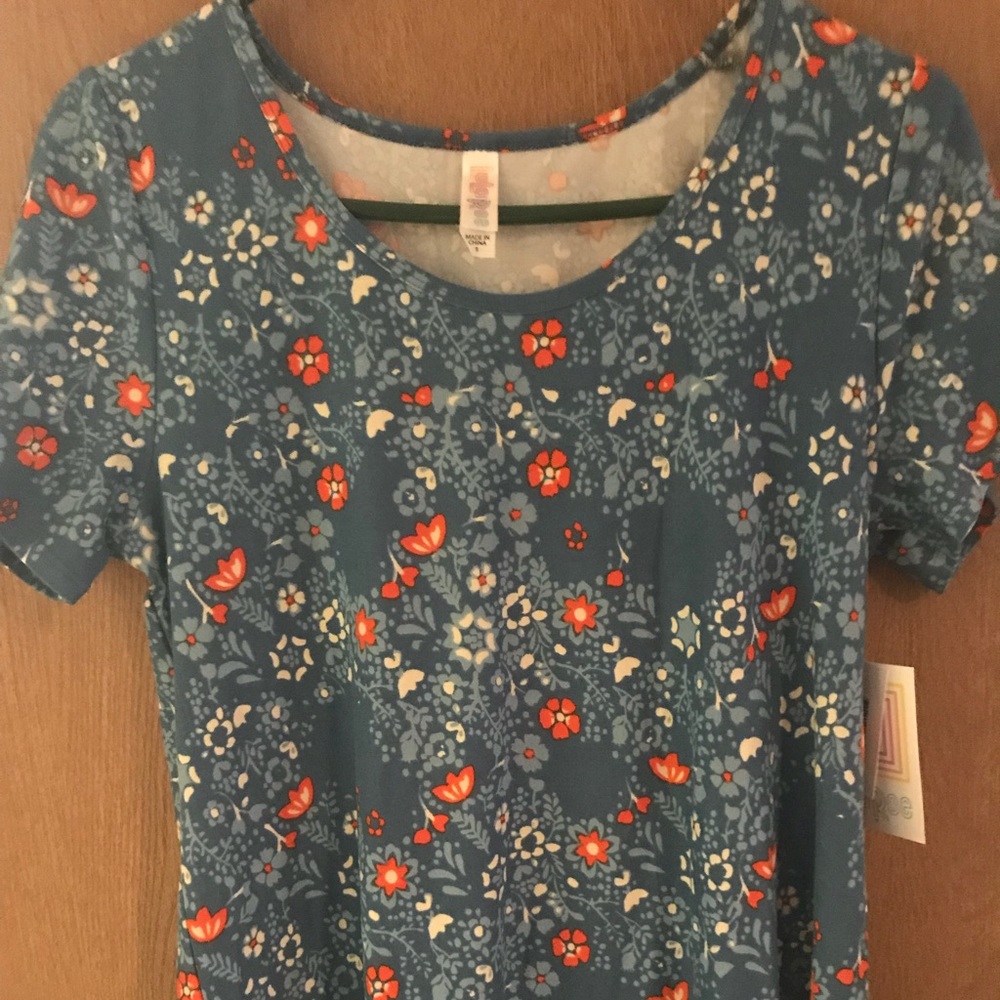 Nwt Lularoe classic tee!