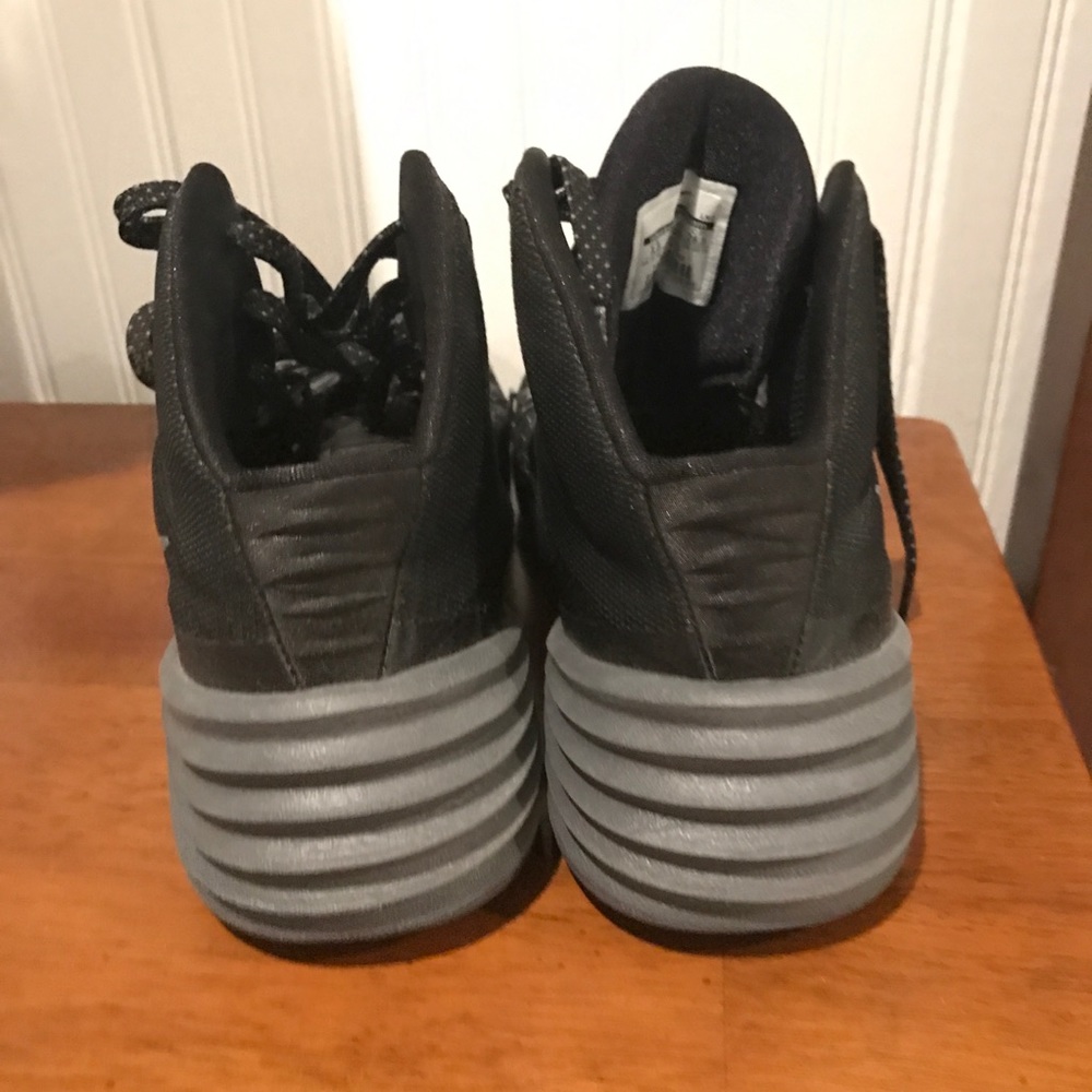 Nike Hyperdunks Black - image 3