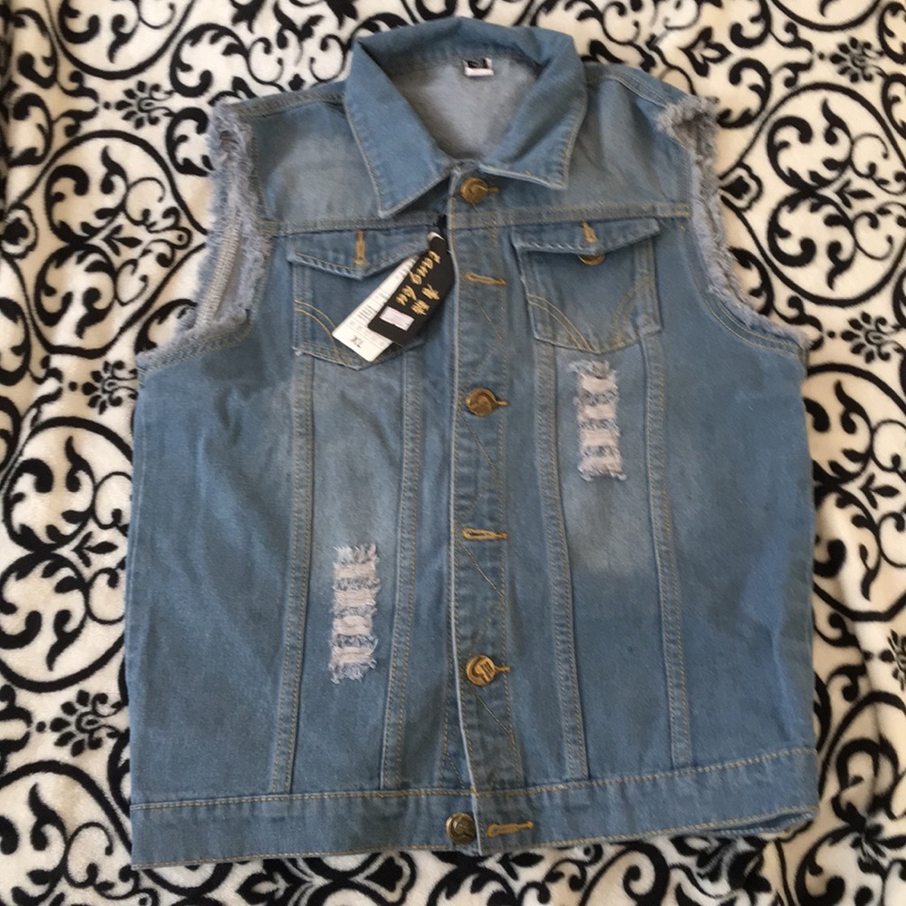 NWT Men's jean jacket size Mediun