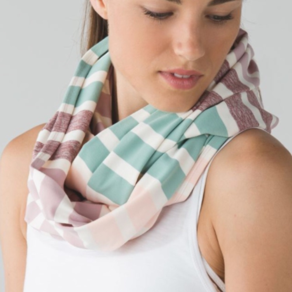🆕  Lululemon Vinyasa Scrarf (sold out in store)