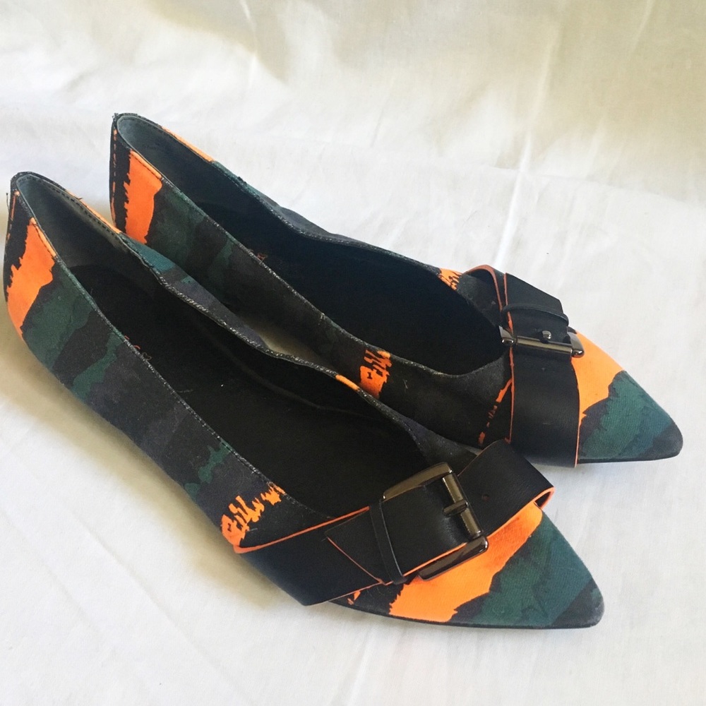 Nine West Buckle front flats size 6M