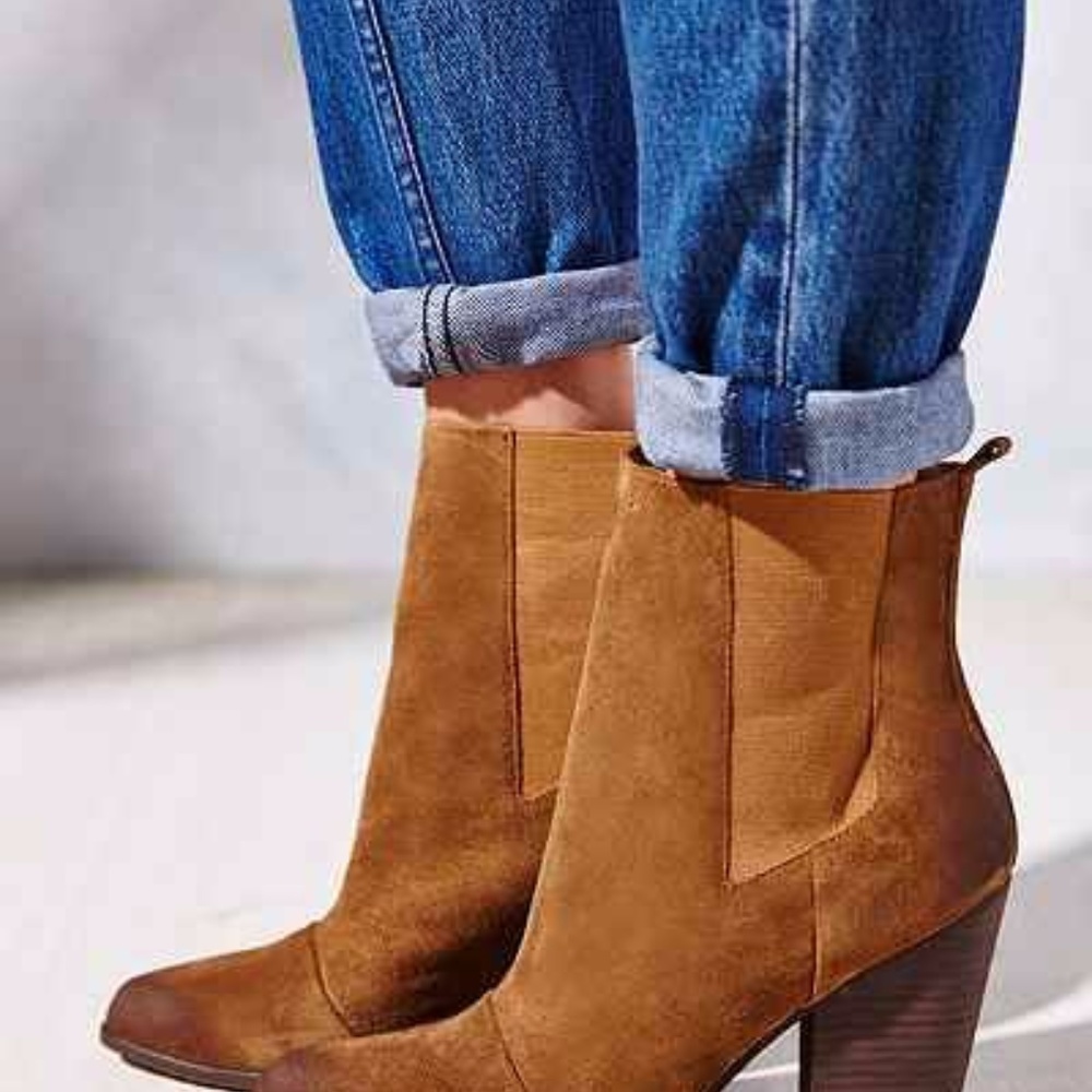 SOLD - JOE'S Blare Pointed Toe Chelsea boot 6.5