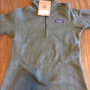 Women's Patagonia half-zip pull over (green)