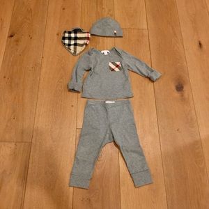 Burberry Baby 4 piece set