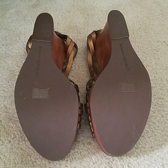 New Bronze / gold Banana Republic wedge - Picture 3 of 3