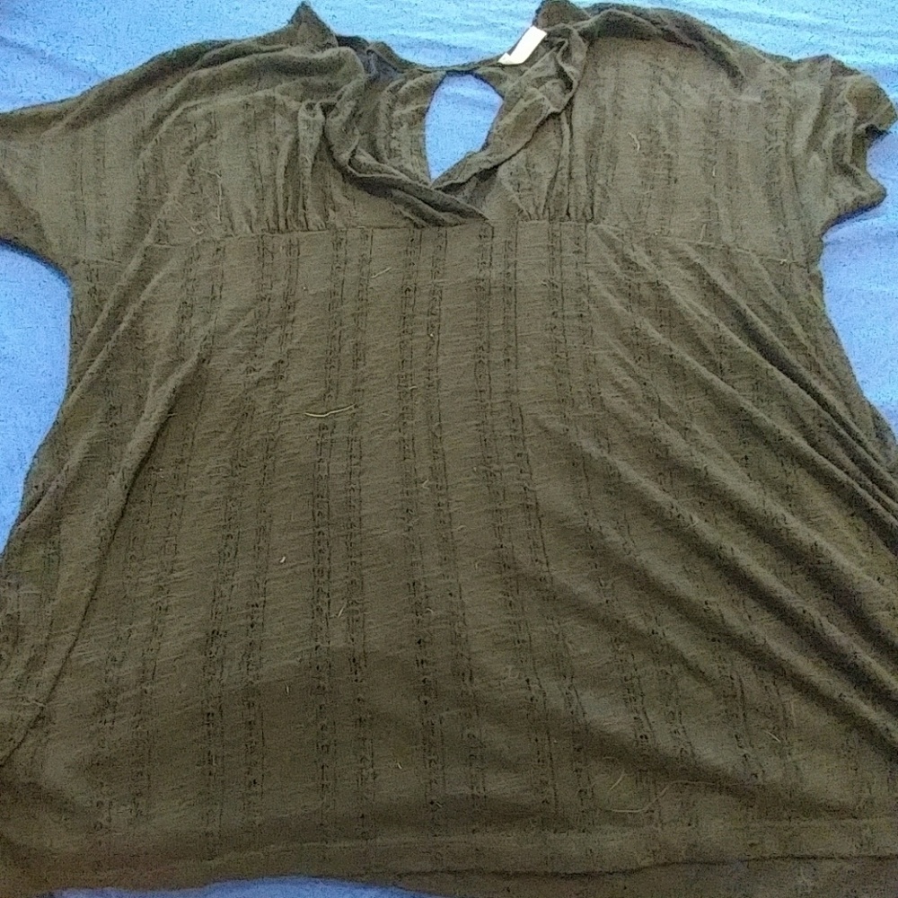 Sheer top with key hole back