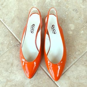 VINTAGE 80's patent leather ORANGE kitten heel