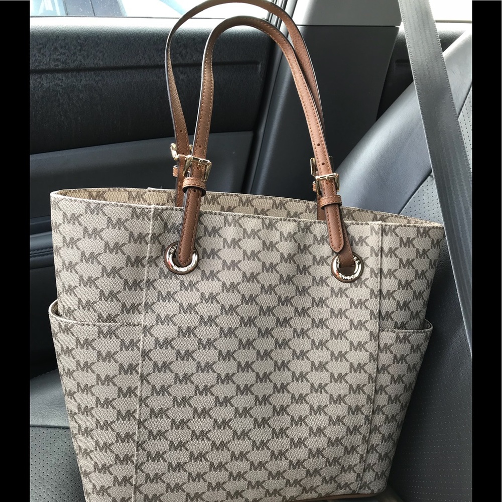 Authentic large Michael Kors tote slightly used