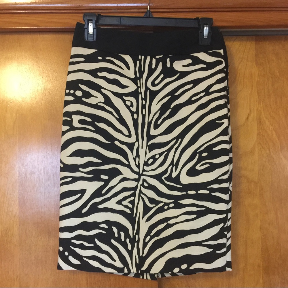▫️The Limited Pencil Skirt