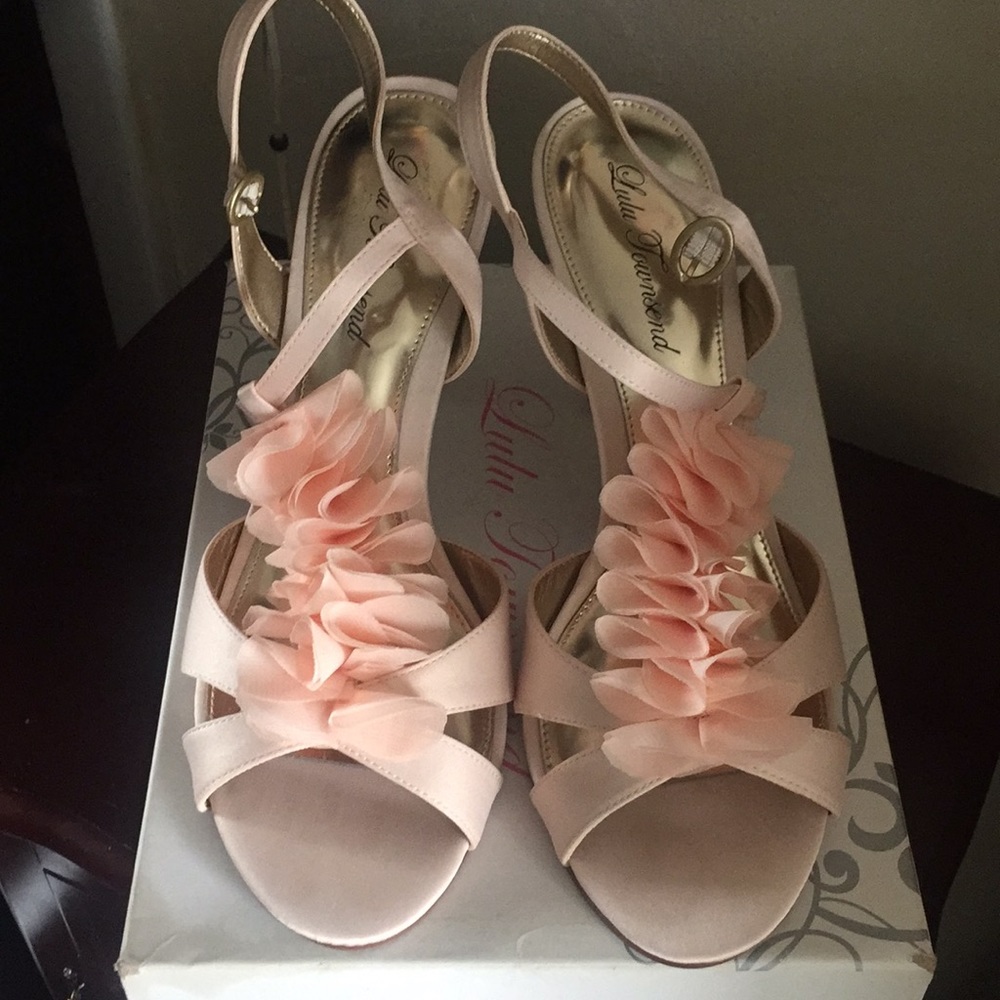 Beautiful blush pink Lulu Townsend Heels