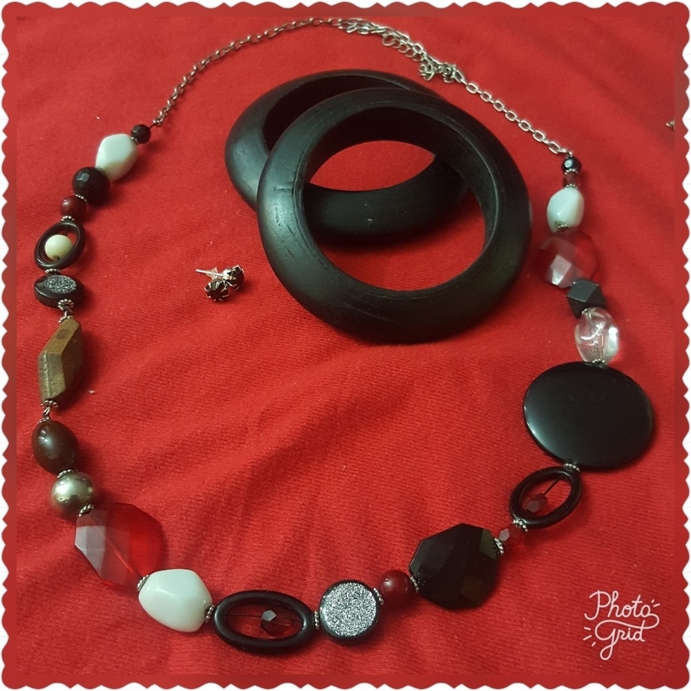 🎀BOGO HALF OFF🎀 Earring, necklace, & bracelet