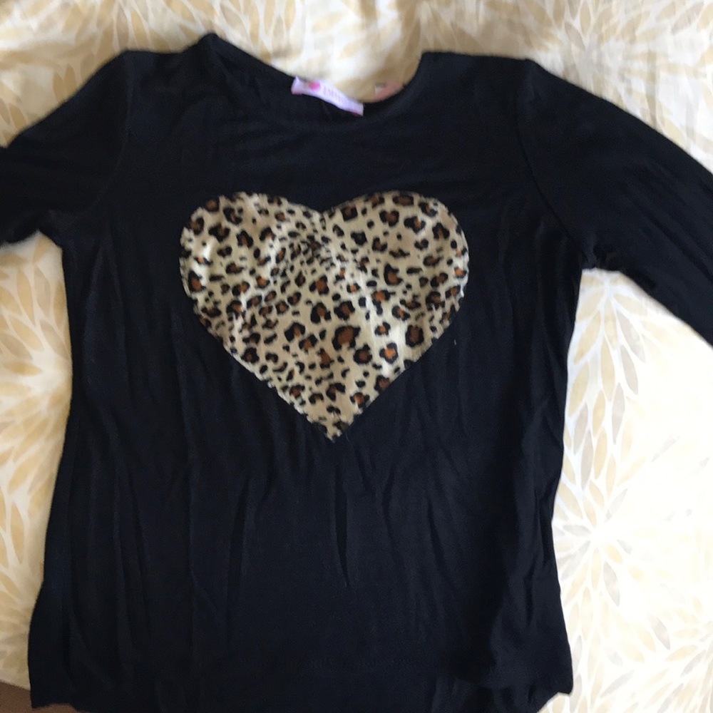 Leopard heart long sleeved T for girls.