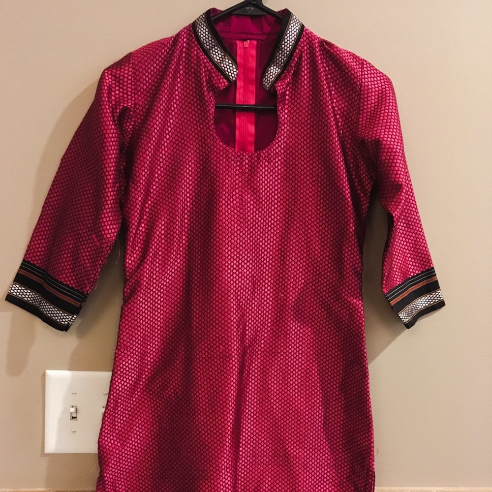 Pink woven cotton silk kurta.