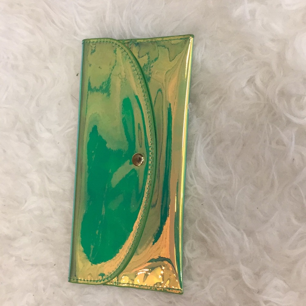 Retro holographic wallet