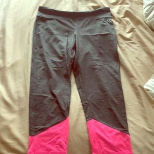 New wo tags gray & pink aeropostle workout capris