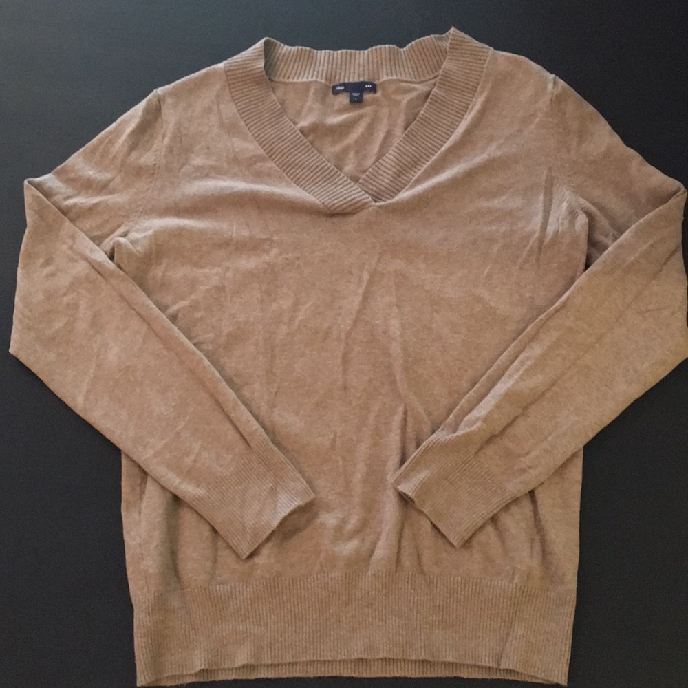 V neck gap sweater