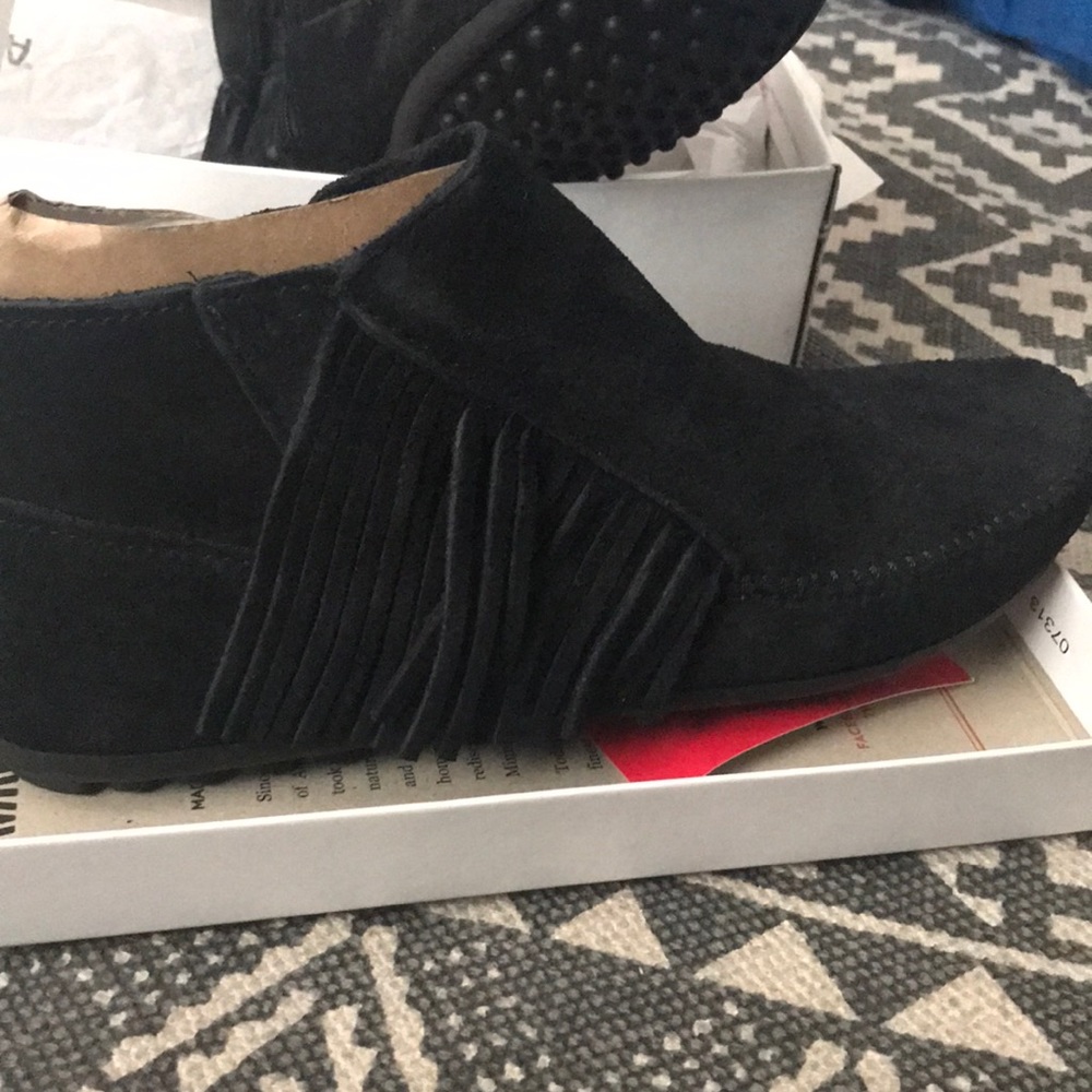 Minnetonka Women’s Lacy Boot in Black