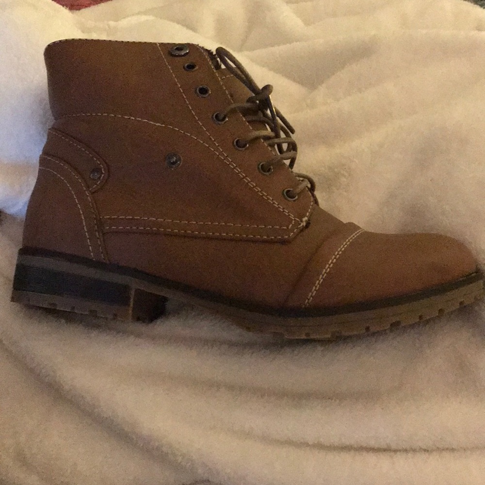 Taupe size 9 ankle bootie