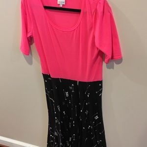 LuLaRoe Nicole- hot pink with arrows