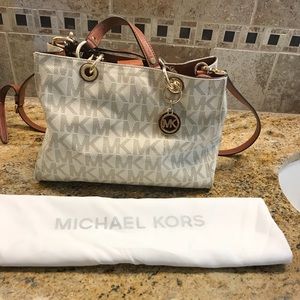 Gorgeous Michael Kors Satchel 💎