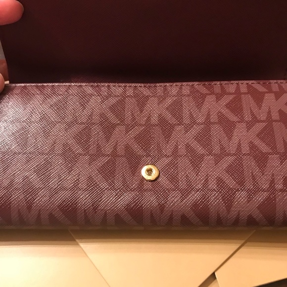 Michael Kors Fulton flap wallet NWT Merlot - Picture 2 of 6