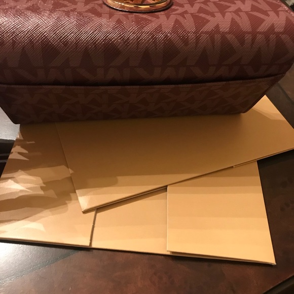 Michael Kors Fulton flap wallet NWT Merlot - Picture 6 of 6