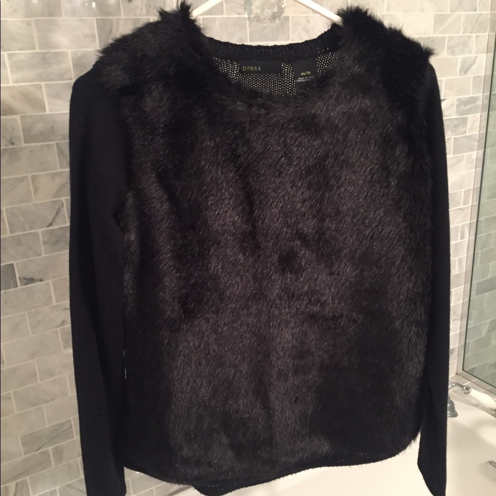Press fur front sweater xs