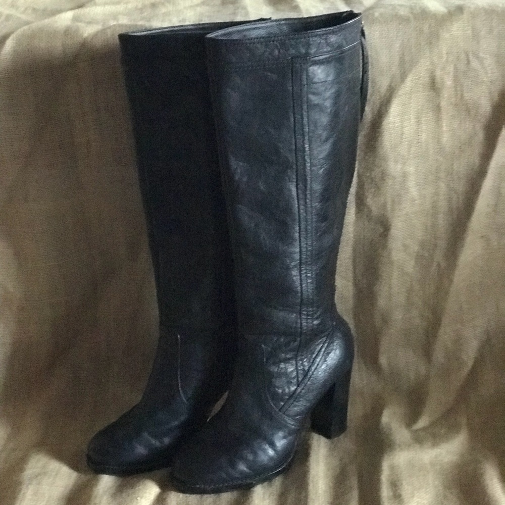 ADRIENNE VITTADINI BLACK BIRDIE BOOTS!