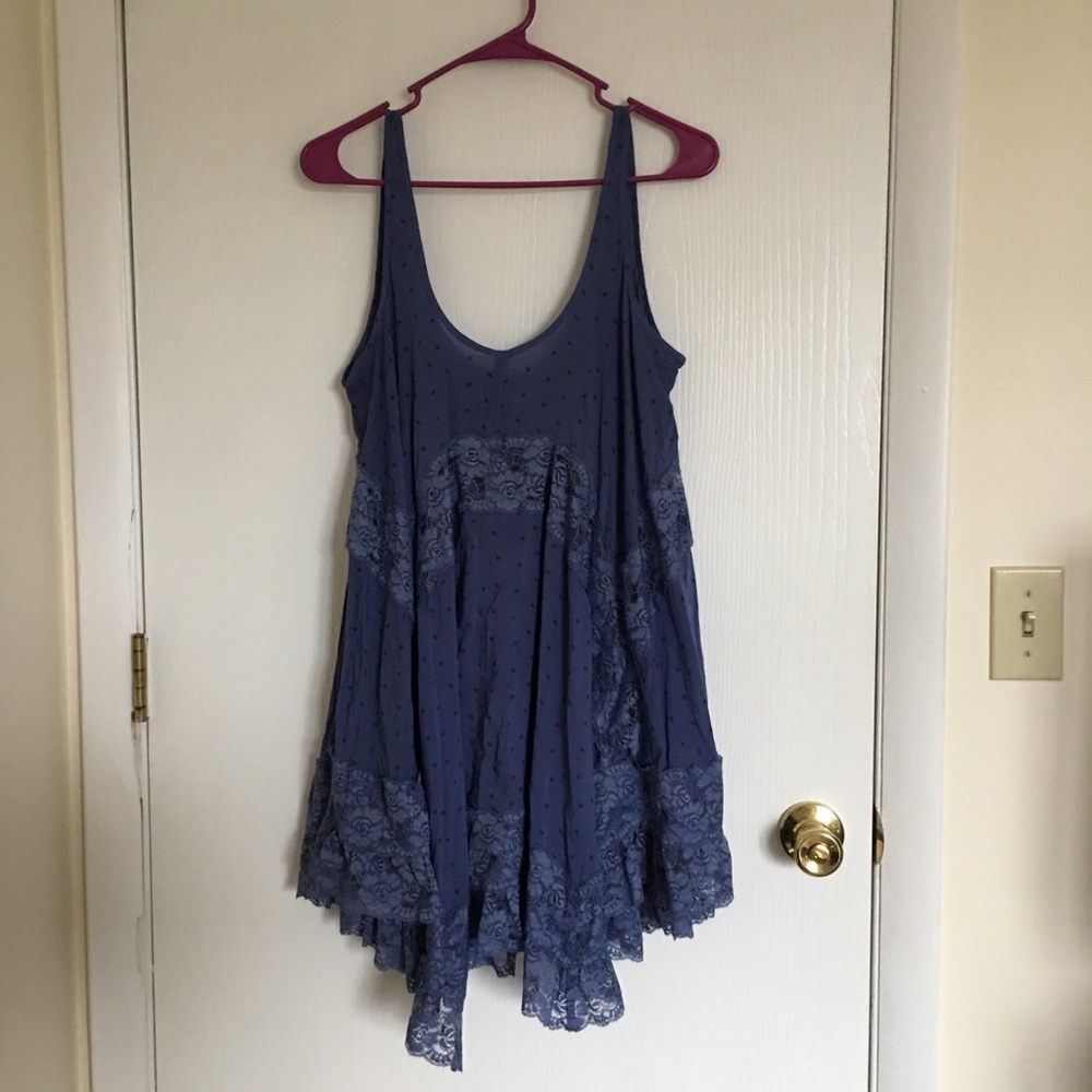 ✨SALE ✨ Free People She Swings Slip