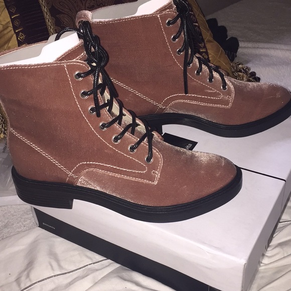 π΅π΅ DOLCE VITA π΅π΅ ROSE VELVET MOTO BOOTS NWT - Picture 9 of 15