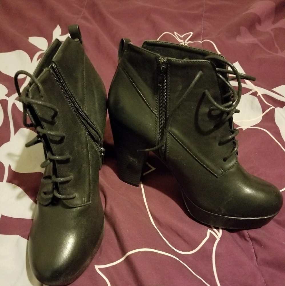 Chunky laced bootie