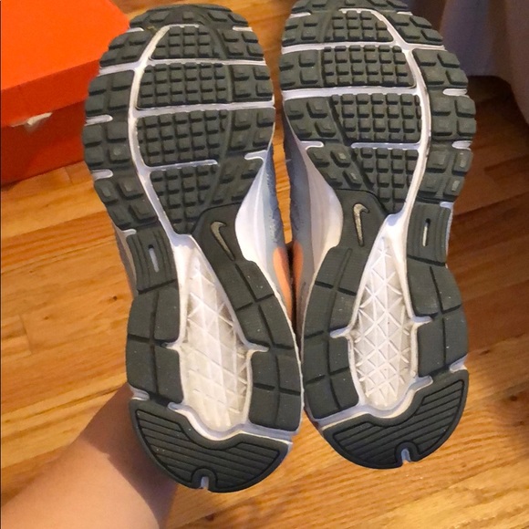 Nike sneakers. Great condition - Picture 3 of 4