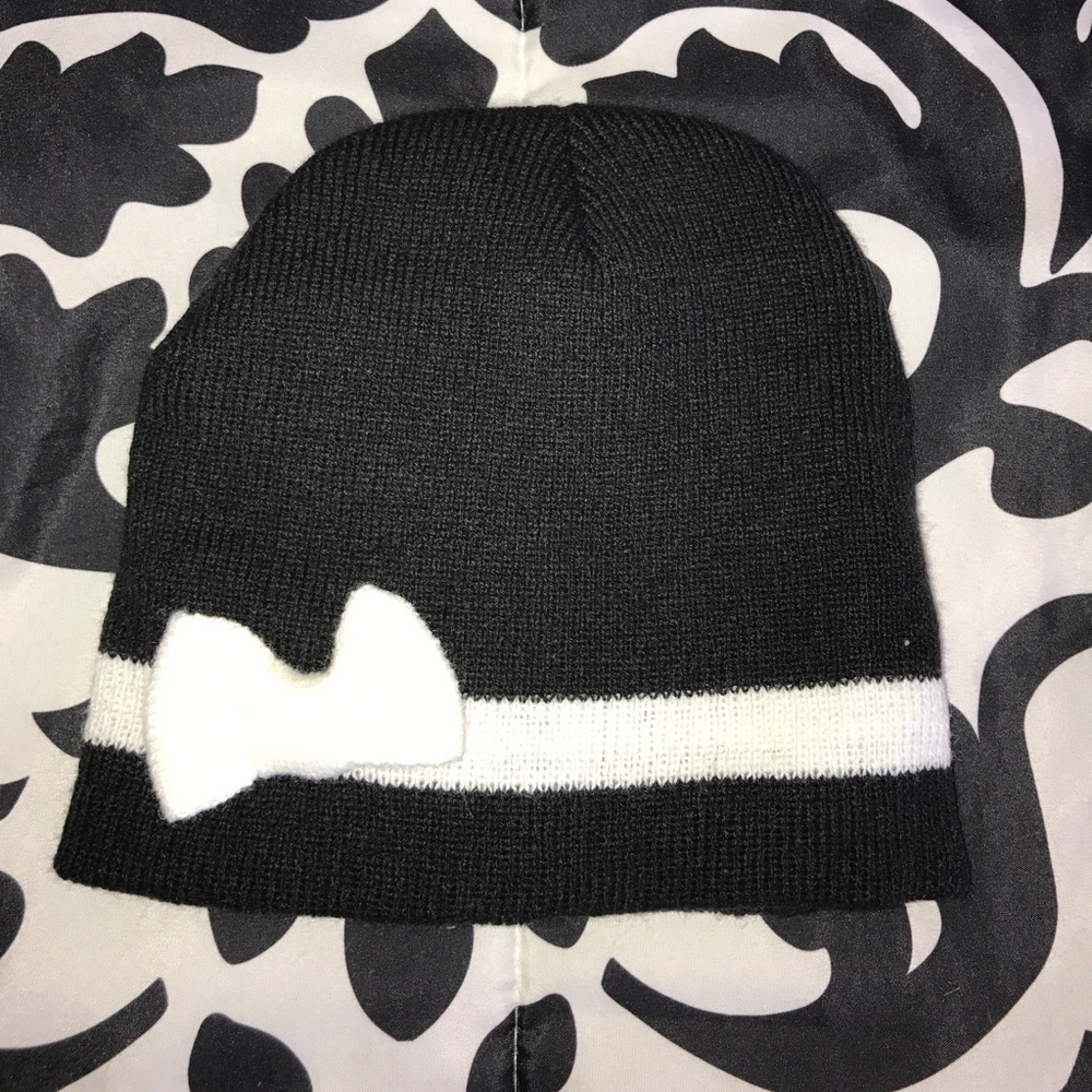 FREE W/ $20 PURCHASE NWOT beanie⛄️❄️