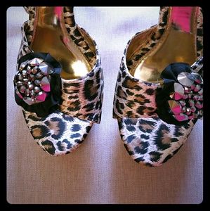 Italian leopard gold size 10 high heels NWOT