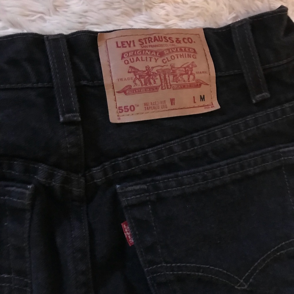 Black Levi’s mom jeans