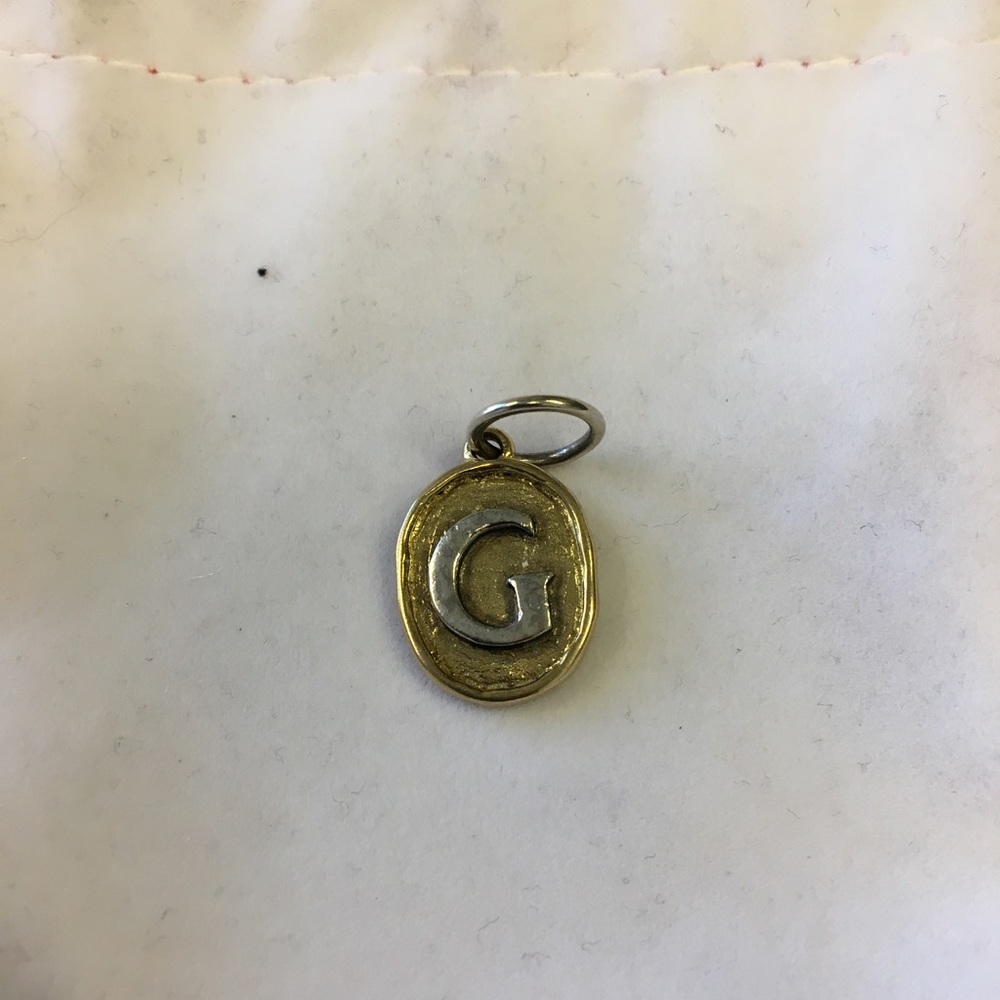 Grace&Heart "G" charm