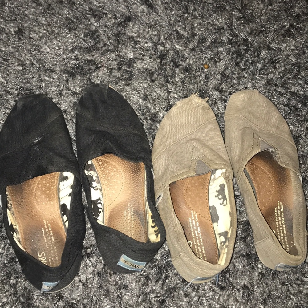 2 Pairs of Used Toms (grey & Black)
