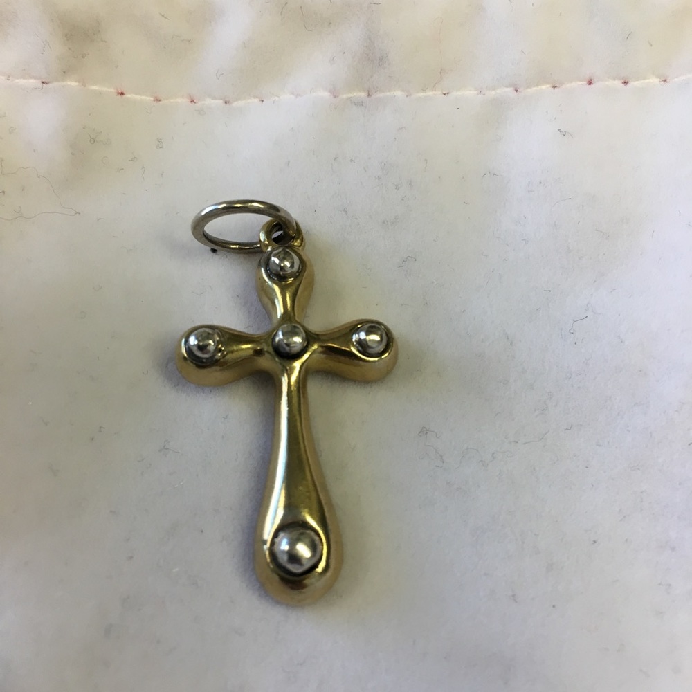 Grace&Heart Dotted Cross charm