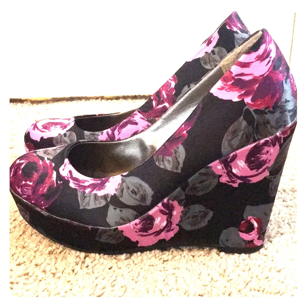 Madden Girl Flowered Wedge