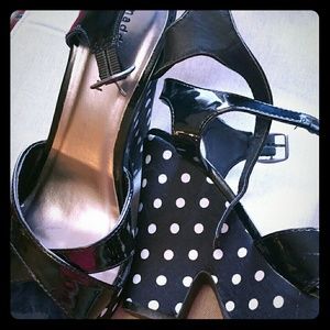 Polka-dot wedge madden girl sandals size 10