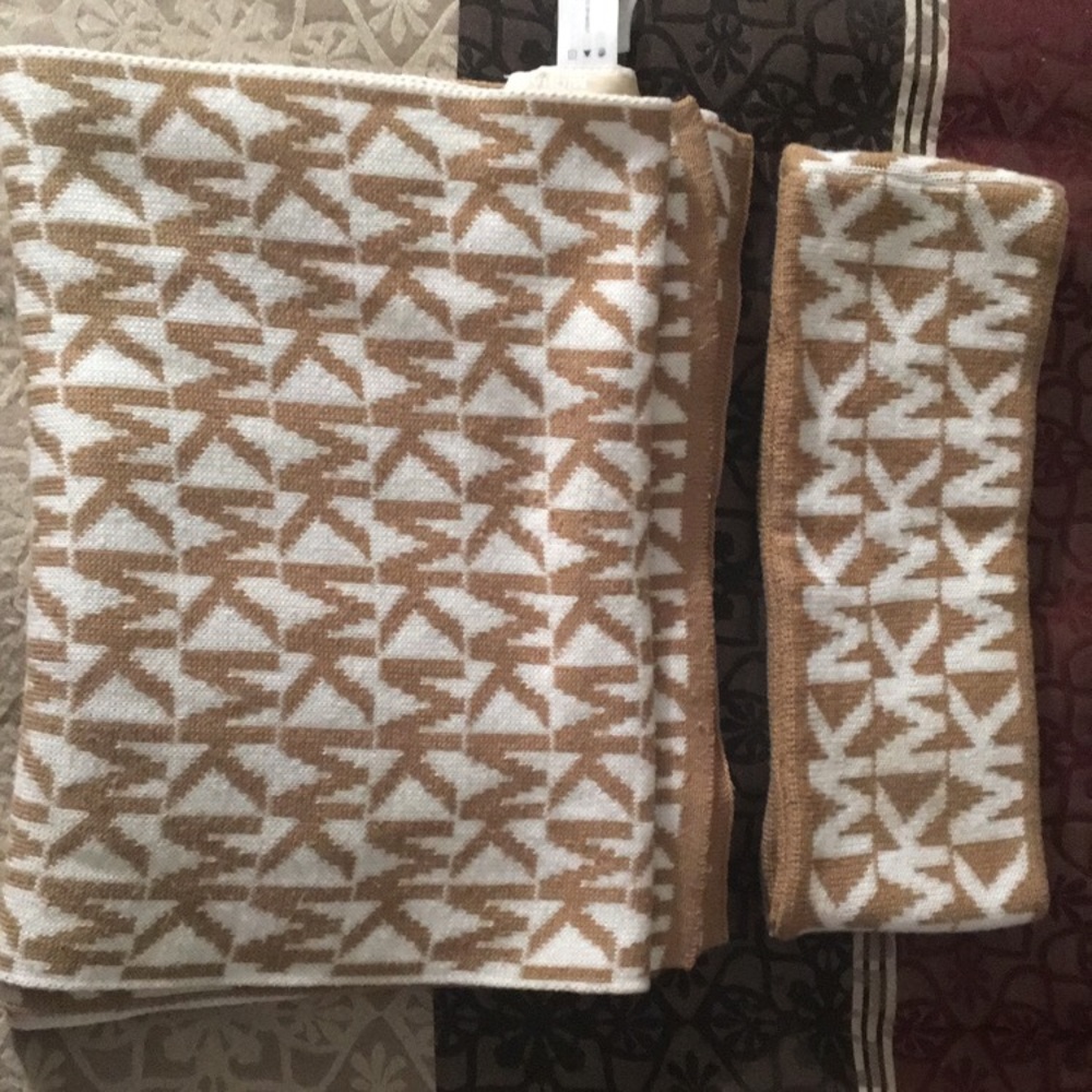 Michael Kors Head & Scarf Set