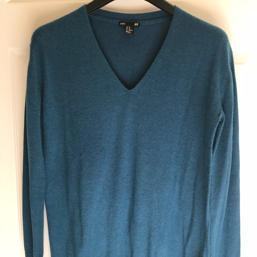 H&M V-Neck Boyfriend Sweater Size XS