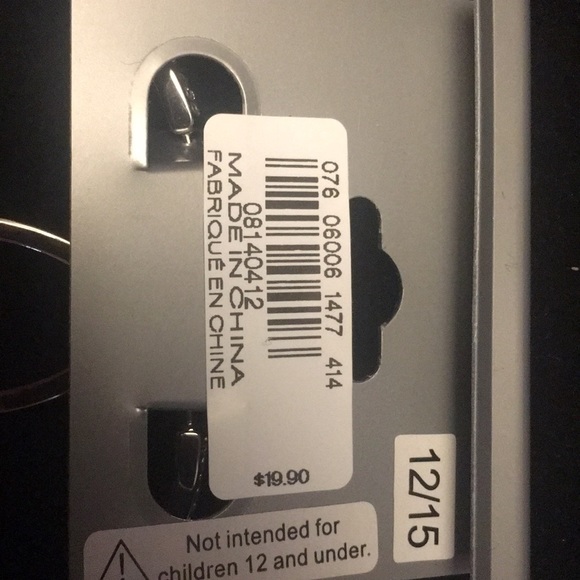 Express crystal silver hoop earrings, half dollar - Picture 3 of 3