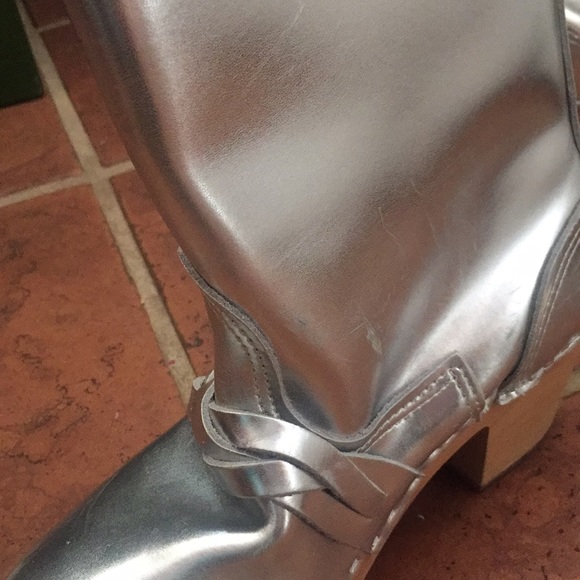 Custom silver Sven boots - Picture 5 of 8