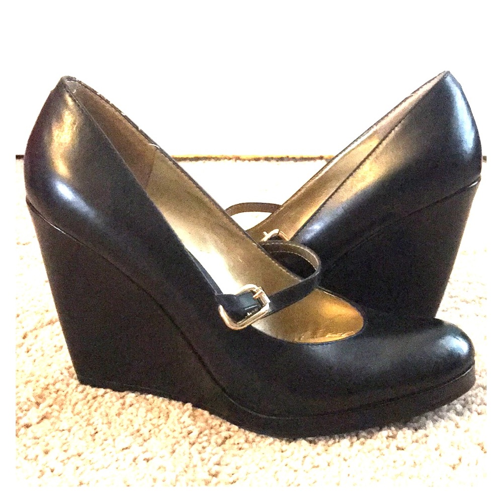 Nine West black wedges
