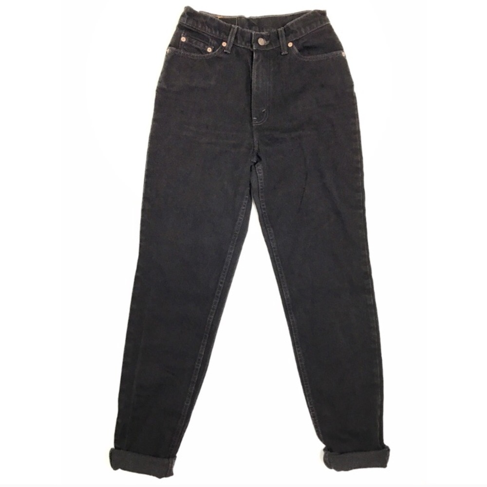 Black Levi’s 512 mom jeans