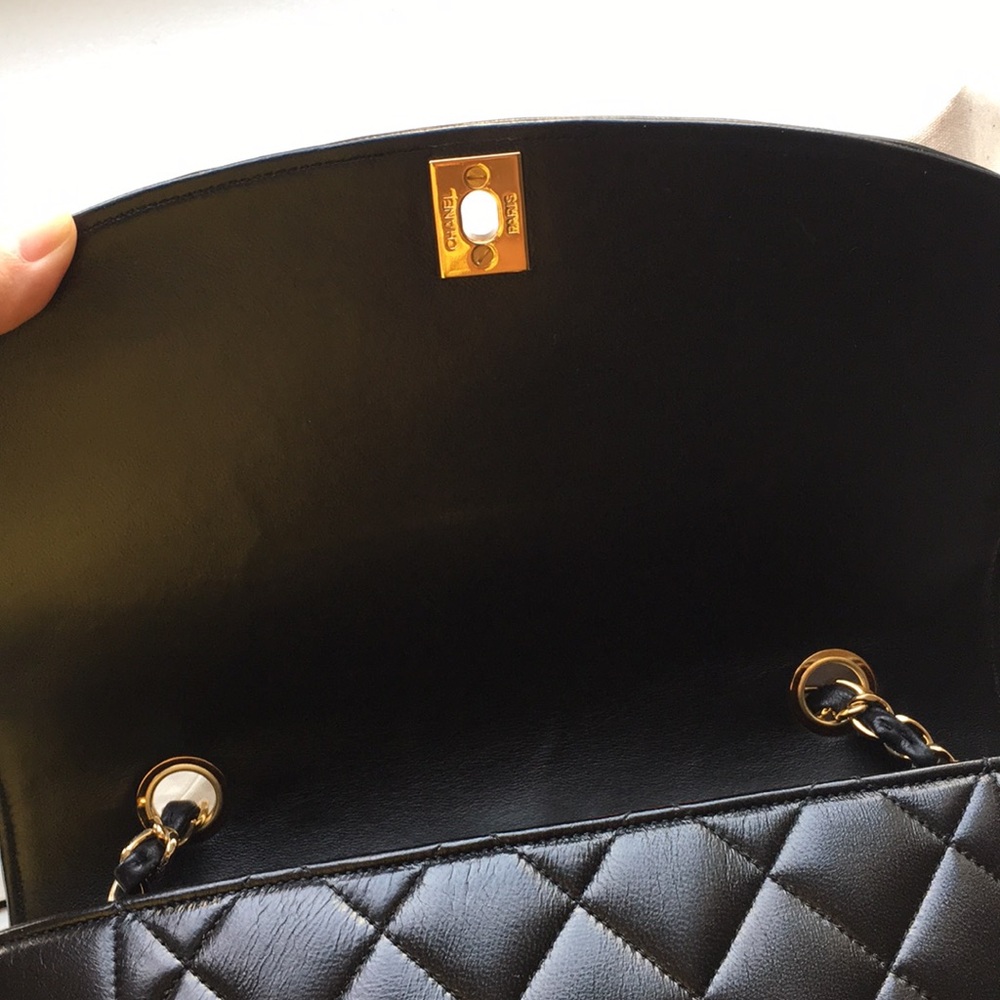 2/2 Chanel Lambskin Diana Bag Interior Photos